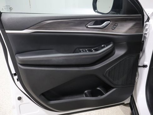 Certified 2023 Jeep Grand Cherokee Limited image 14