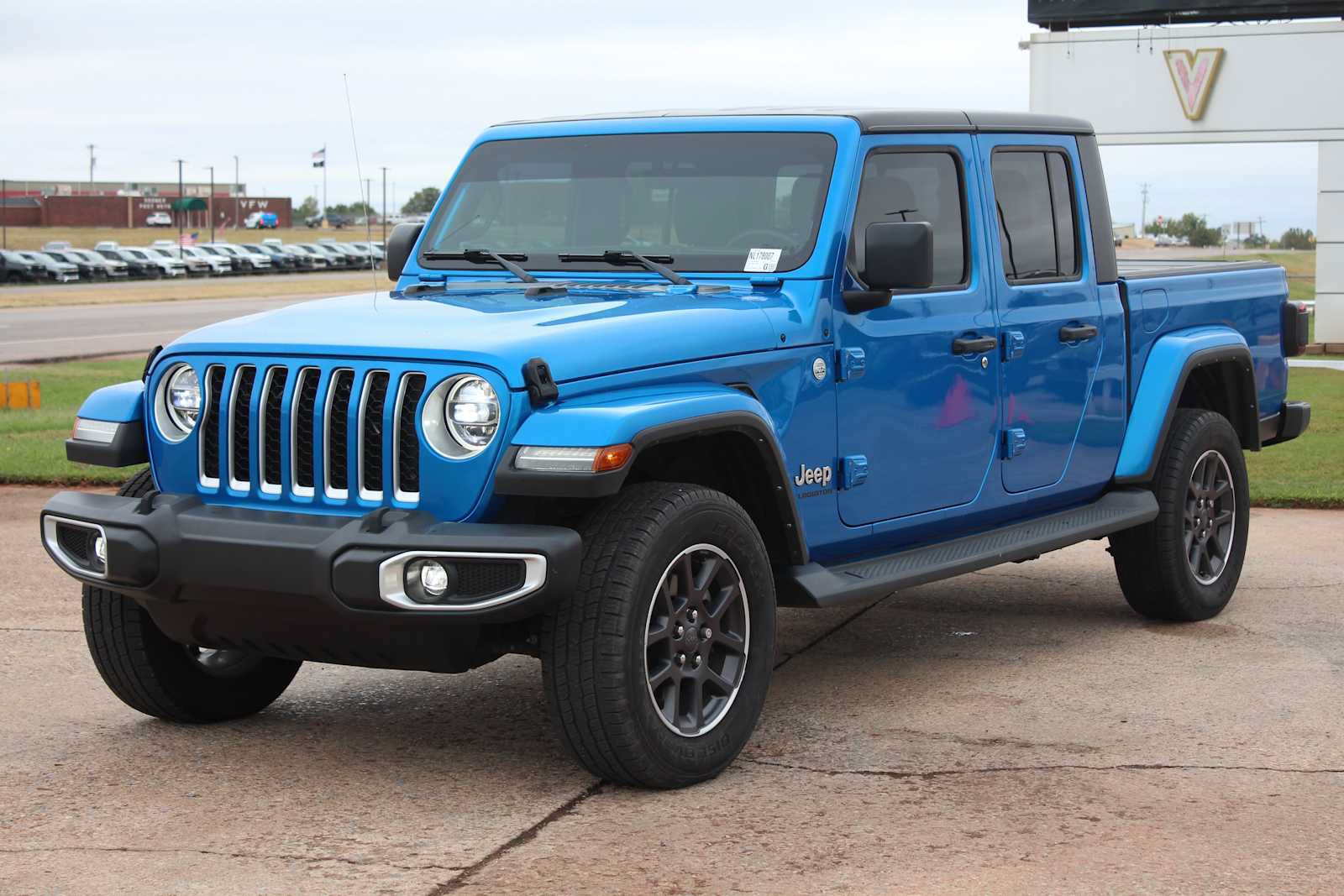 Used 2022 Jeep Gladiator Overland w/ Popular Equipment Package AWD/4WD image 4