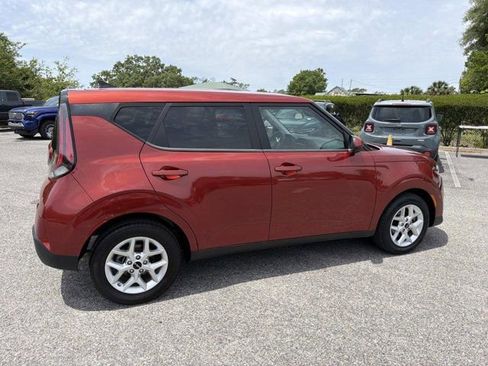 Used 2024 Kia Soul LX w/ Option Group 015 FWD image 2