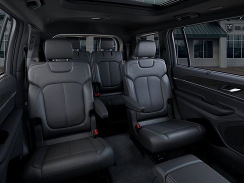 New 2025 Jeep Grand Cherokee L Limited w/ Luxury Tech Group II image 18