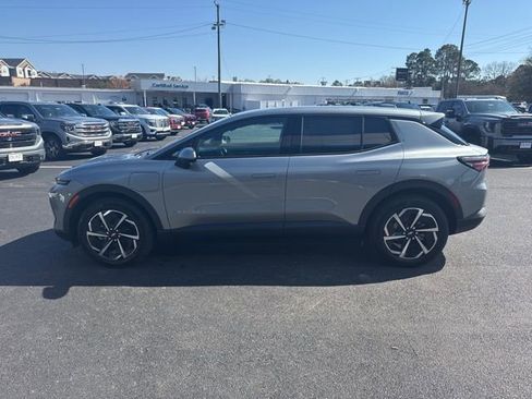 New 2026 Chevrolet Equinox EV LT image 16