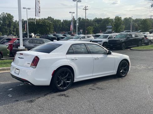 Used 2023 Chrysler 300 Touring L w/ Comfort Group RWD image 7