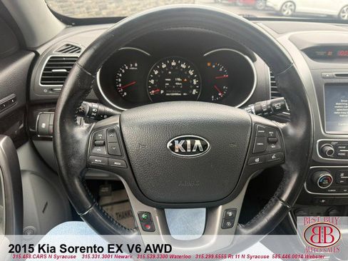 Used 2015 Kia Sorento SX image 17