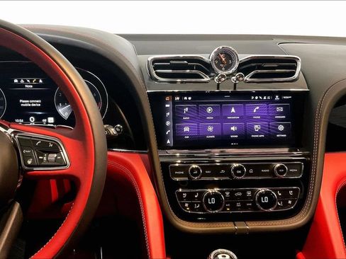 Used 2022 Bentley Bentayga AWD/4WD image 11
