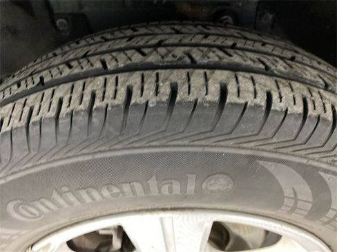 Used 2022 Chevrolet Trax LT w/ LT Convenience Package image 23