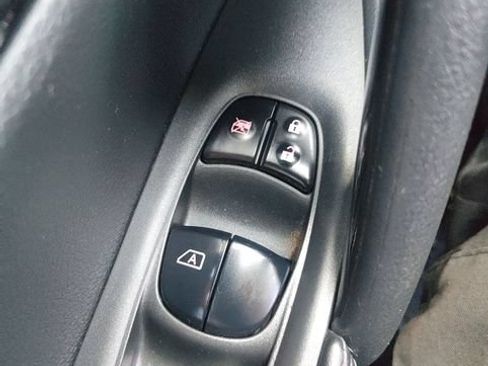 Used 2020 Nissan Rogue SV AWD/4WD image 19