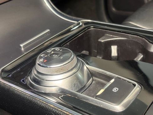 Used 2019 Ford Edge Titanium image 20