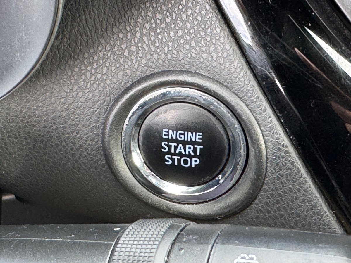 Used 2020 Toyota C-HR XLE FWD image 29