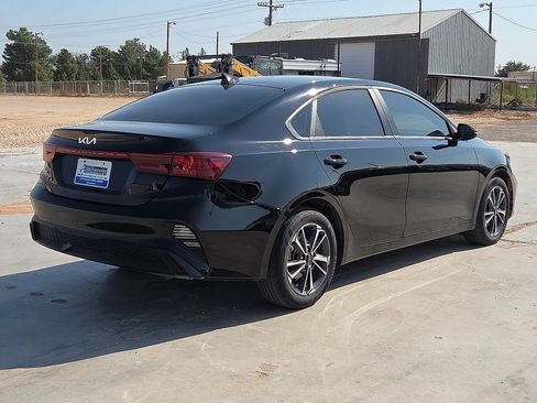 Used 2024 Kia Forte LXS w/ LXS Technology Package FWD image 5