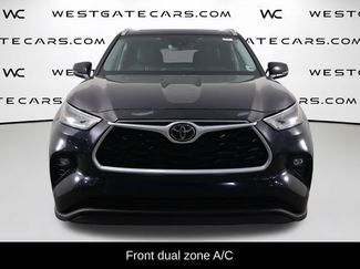 Used 2022 Toyota Highlander XLE FWD video 2