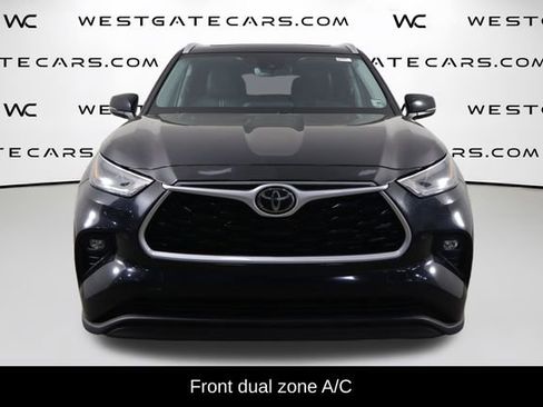 Used 2022 Toyota Highlander XLE FWD image 2