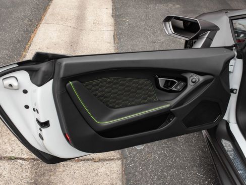 Used 2020 Lamborghini Huracan EVO AWD/4WD image 15