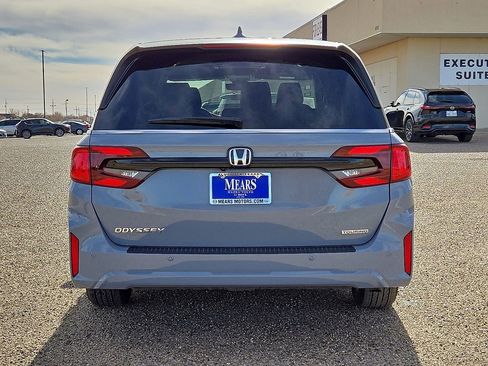 Used 2025 Honda Odyssey Touring image 4