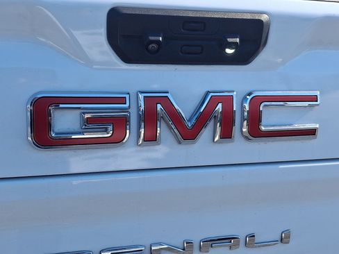 Certified 2022 GMC Sierra 2500 Denali w/ Denali Ultimate Package image 32