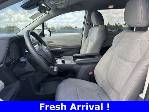 Used 2024 Toyota Sienna LE image 23