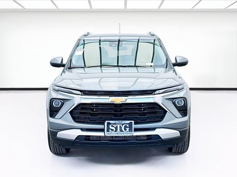 Used 2024 Chevrolet TrailBlazer LT FWD image 2