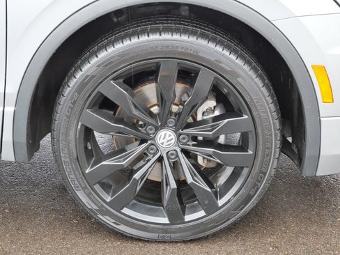 Certified 2021 Volkswagen Tiguan SE R-Line image 14