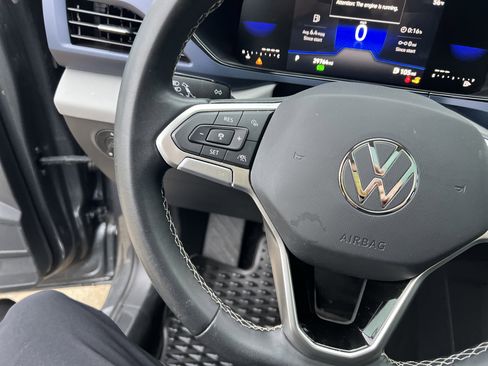 Certified 2023 Volkswagen Taos SE w/ Panoramic Sunroof Package FWD image 17