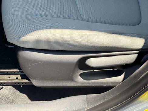 Used 2022 Toyota Corolla Cross L FWD image 14