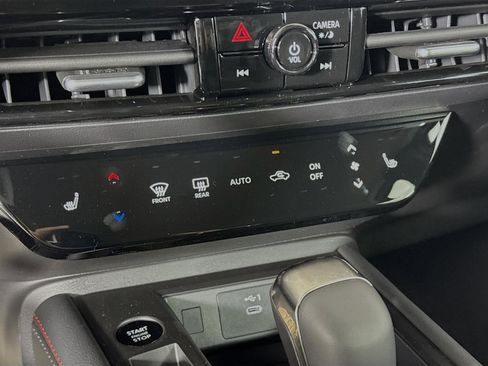 New 2026 Nissan Kicks SR w/ Cold Weather Package image 16