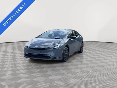 Used 2024 Toyota Prius LE FWD image 4