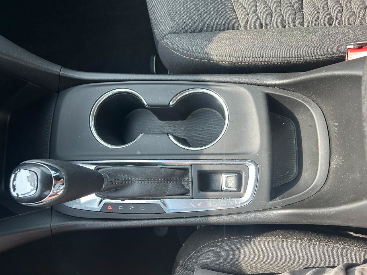 Used 2020 Chevrolet Equinox LT w/ Driver Convenience Package FWD image 19