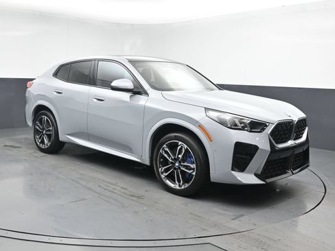 Used 2025 BMW X2 xDrive28i AWD/4WD image 2
