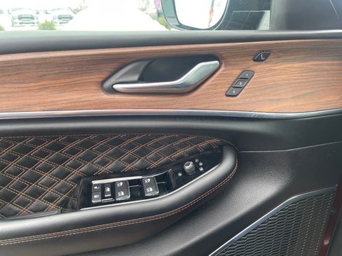 Used 2025 Jeep Grand Cherokee Summit image 18