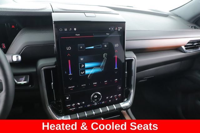 Used 2026 GMC Yukon Denali w/ Sun & Power Step Package AWD/4WD image 4