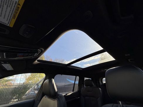 New 2025 Jeep Grand Cherokee L Limited w/ Luxury Tech Group II image 28