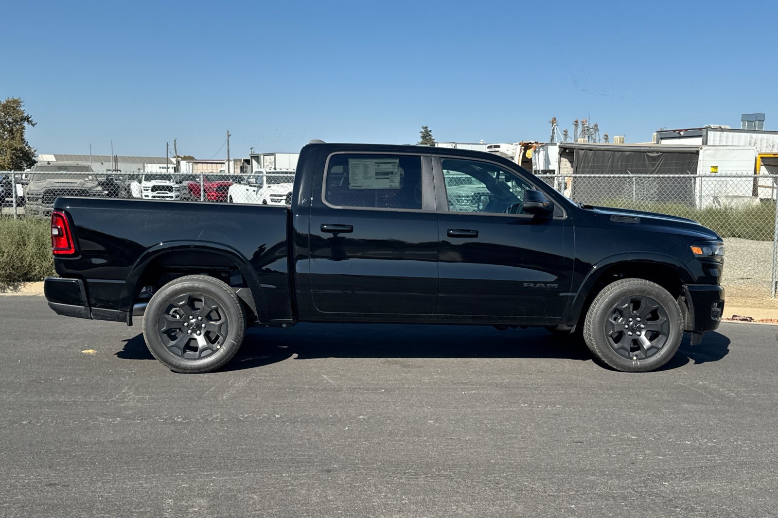 New 2027 RAM 1500 4x4 Crew Cab image 2