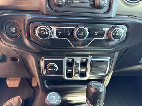 Used 2018 Jeep Wrangler Unlimited Sport S image 28