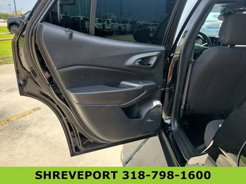Used 2024 Chevrolet Trax RS w/ Sunroof Package FWD image 9
