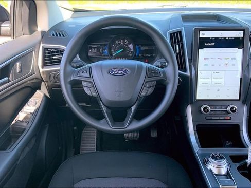 Used 2022 Ford Edge SE w/ Black Appearance Package image 5