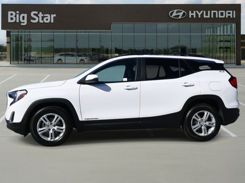 Used 2021 GMC Terrain SLE w/ Driver Convenience Package image 2