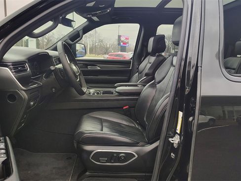 Used 2023 Jeep Wagoneer 4WD w/ Premium Group I image 7