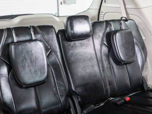 Used 2023 Chrysler Pacifica Touring-L FWD image 29