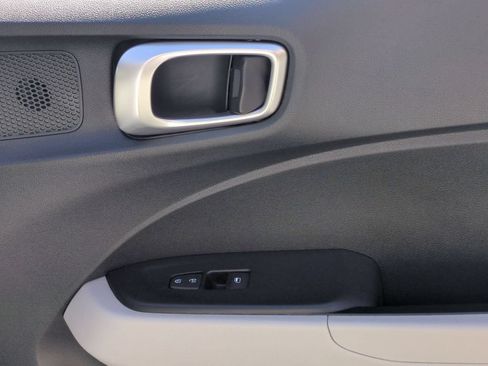 Used 2025 Hyundai Venue SEL FWD image 33