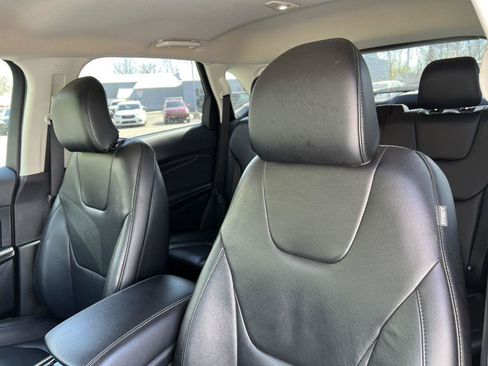 Used 2019 Ford Edge Titanium w/ Cold Weather Package AWD/4WD image 10