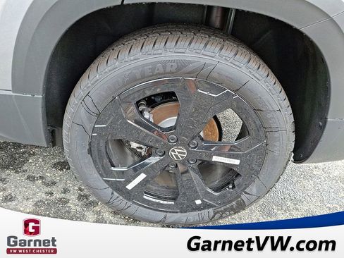 New 2025 Volkswagen Taos SEL image 5