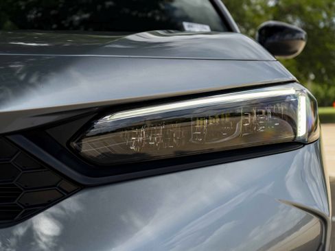 Used 2025 Honda Civic Sport image 11