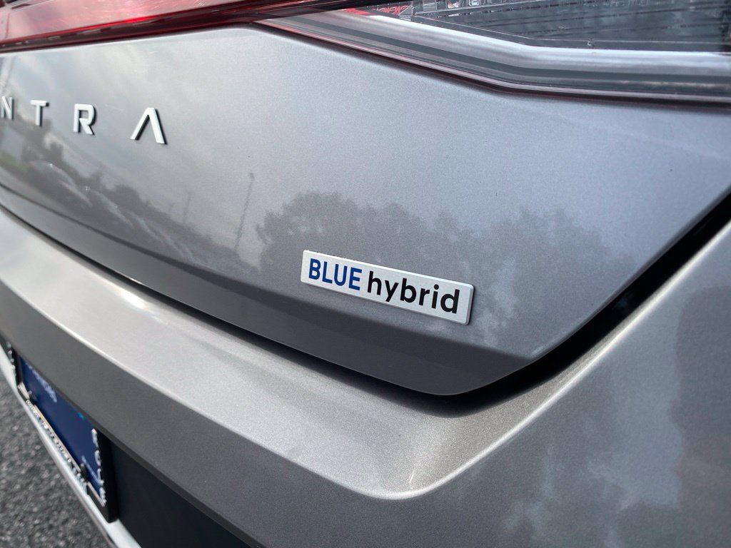 Certified 2025 Hyundai Elantra Hybrid FWD image 24