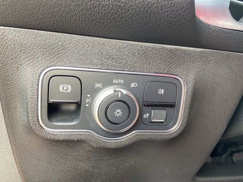 Used 2021 Mercedes-Benz GLB 250 4MATIC image 44