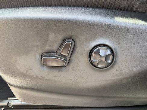 Used 2023 Chrysler Voyager LX FWD image 27