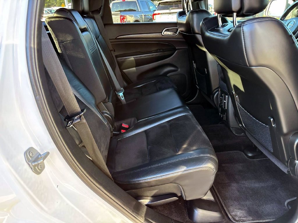Used 2018 Jeep Grand Cherokee Altitude AWD/4WD image 15