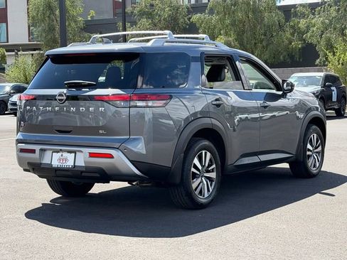 Certified 2025 Nissan Pathfinder SL image 6