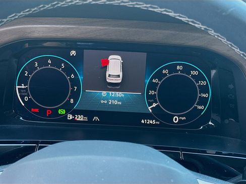 Used 2024 Volkswagen Atlas SE image 11