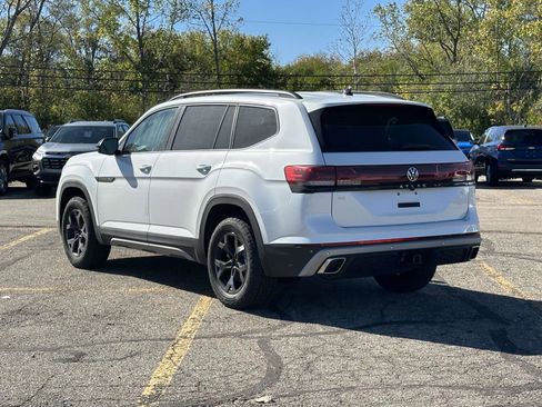 New 2026 Volkswagen Atlas Peak Edition image 4