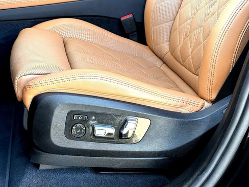Certified 2025 BMW X7 xDrive40i w/ Premium Package AWD/4WD image 13