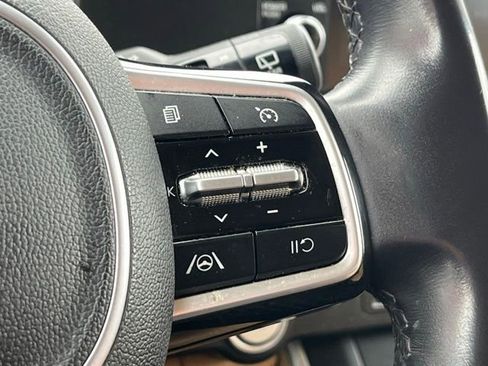 Certified 2023 Kia Carnival LX image 28